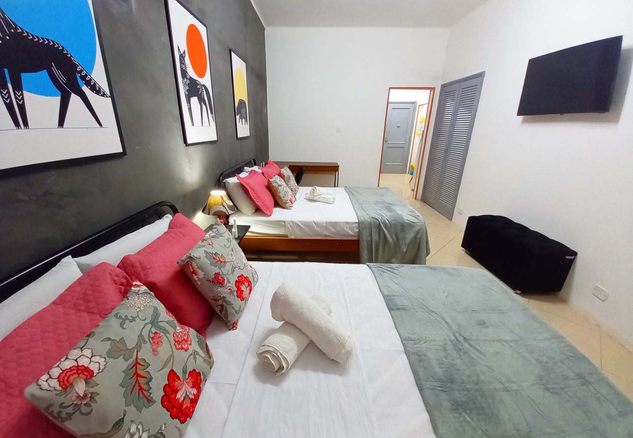 Apartamento em Rio de Janeiro - Apto térreo na Praia de Copa, com lavadora Apartamento em Rio de Janeiro - Apto térreo na Praia de Copa, com lavadora