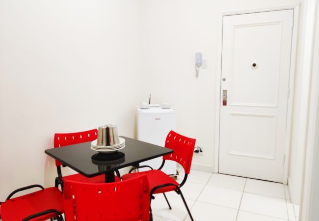 Apartamento em Rio de Janeiro - Beira-Mar reformado na Av Atlântica 207 Apartamento em Rio de Janeiro - Beira-Mar reformado na Av Atlântica 207