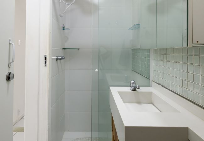 Apartamento em Rio de Janeiro - Studio com Vista Parcial para o Mar de Copacabana Apartamento em Rio de Janeiro - Studio com Vista Parcial para o Mar de Copacabana