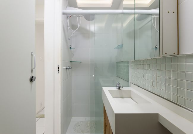 Apartamento em Rio de Janeiro - Studio com Vista Parcial para o Mar de Copacabana Apartamento em Rio de Janeiro - Studio com Vista Parcial para o Mar de Copacabana