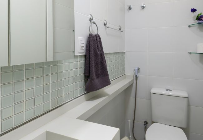 Apartamento em Rio de Janeiro - Studio com Vista Parcial para o Mar de Copacabana Apartamento em Rio de Janeiro - Studio com Vista Parcial para o Mar de Copacabana
