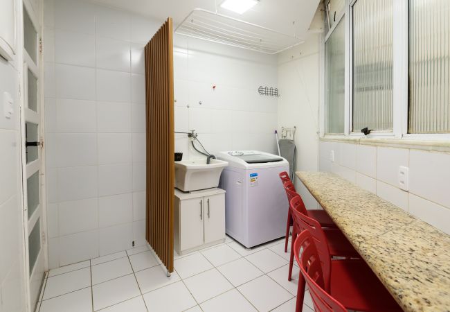 Apartamento em Rio de Janeiro - Studio com Vista Parcial para o Mar de Copacabana Apartamento em Rio de Janeiro - Studio com Vista Parcial para o Mar de Copacabana