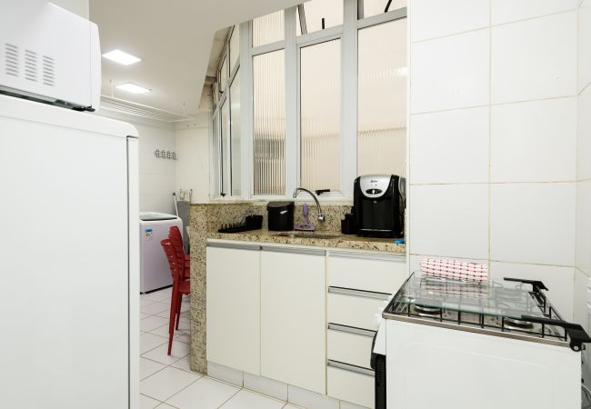 Apartamento em Rio de Janeiro - Studio com Vista Parcial para o Mar de Copacabana Apartamento em Rio de Janeiro - Studio com Vista Parcial para o Mar de Copacabana