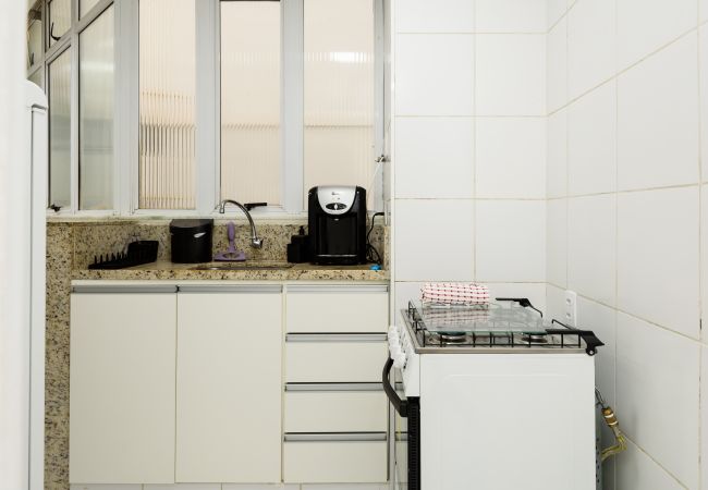 Apartamento em Rio de Janeiro - Studio com Vista Parcial para o Mar de Copacabana Apartamento em Rio de Janeiro - Studio com Vista Parcial para o Mar de Copacabana