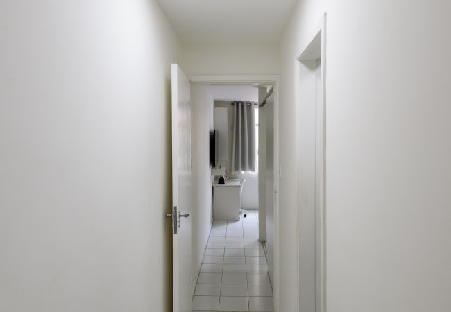 Apartamento em Rio de Janeiro - Studio com Vista Parcial para o Mar de Copacabana Apartamento em Rio de Janeiro - Studio com Vista Parcial para o Mar de Copacabana