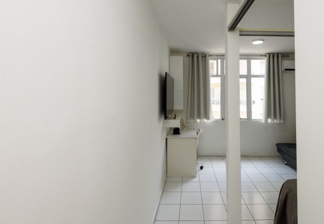 Apartamento em Rio de Janeiro - Studio com Vista Parcial para o Mar de Copacabana Apartamento em Rio de Janeiro - Studio com Vista Parcial para o Mar de Copacabana