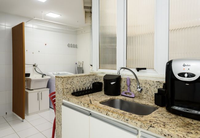 Apartamento em Rio de Janeiro - Studio com Vista Parcial para o Mar de Copacabana Apartamento em Rio de Janeiro - Studio com Vista Parcial para o Mar de Copacabana