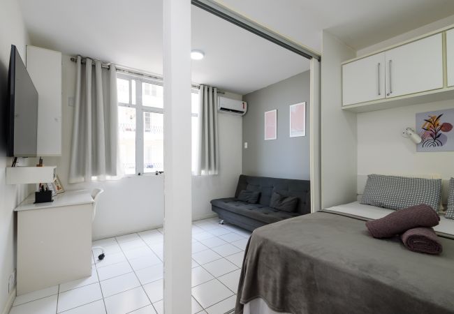 Apartamento em Rio de Janeiro - Studio com Vista Parcial para o Mar de Copacabana Apartamento em Rio de Janeiro - Studio com Vista Parcial para o Mar de Copacabana