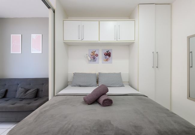 Apartamento em Rio de Janeiro - Studio com Vista Parcial para o Mar de Copacabana Apartamento em Rio de Janeiro - Studio com Vista Parcial para o Mar de Copacabana