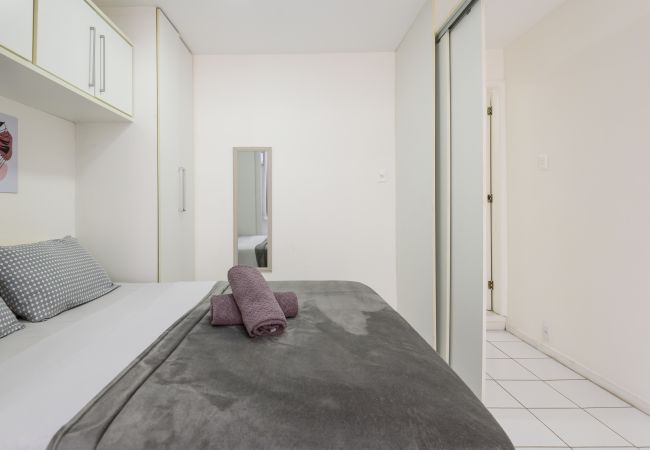 Apartamento em Rio de Janeiro - Studio com Vista Parcial para o Mar de Copacabana Apartamento em Rio de Janeiro - Studio com Vista Parcial para o Mar de Copacabana