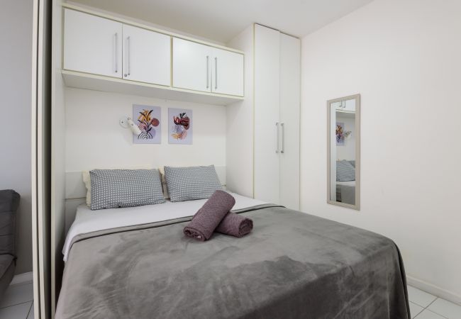 Apartamento em Rio de Janeiro - Studio com Vista Parcial para o Mar de Copacabana Apartamento em Rio de Janeiro - Studio com Vista Parcial para o Mar de Copacabana