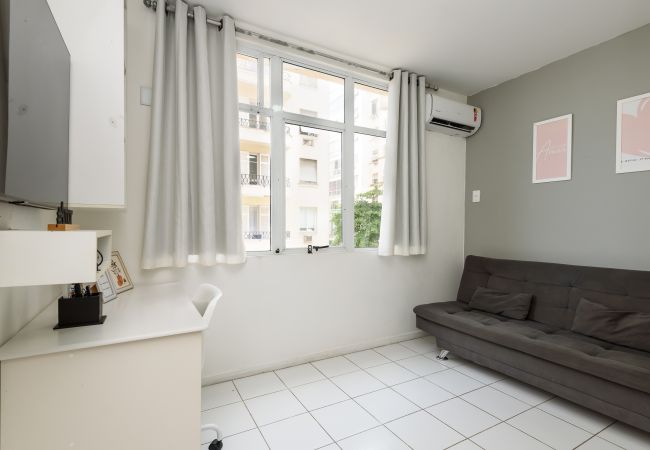 Apartamento em Rio de Janeiro - Studio com Vista Parcial para o Mar de Copacabana Apartamento em Rio de Janeiro - Studio com Vista Parcial para o Mar de Copacabana