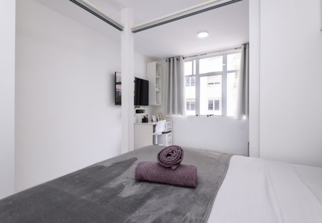 Apartamento em Rio de Janeiro - Studio com Vista Parcial para o Mar de Copacabana Apartamento em Rio de Janeiro - Studio com Vista Parcial para o Mar de Copacabana