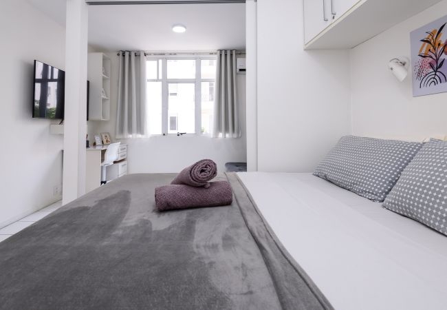 Apartamento em Rio de Janeiro - Studio com Vista Parcial para o Mar de Copacabana Apartamento em Rio de Janeiro - Studio com Vista Parcial para o Mar de Copacabana