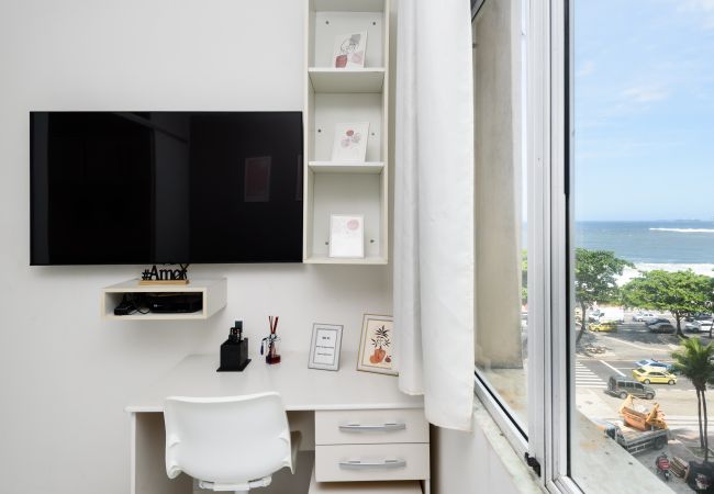Apartamento em Rio de Janeiro - Studio com Vista Parcial para o Mar de Copacabana Apartamento em Rio de Janeiro - Studio com Vista Parcial para o Mar de Copacabana