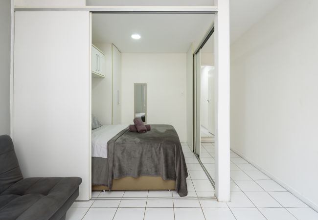 Apartamento em Rio de Janeiro - Studio com Vista Parcial para o Mar de Copacabana Apartamento em Rio de Janeiro - Studio com Vista Parcial para o Mar de Copacabana