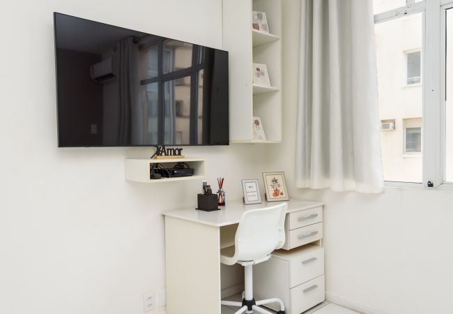 Apartamento em Rio de Janeiro - Studio com Vista Parcial para o Mar de Copacabana Apartamento em Rio de Janeiro - Studio com Vista Parcial para o Mar de Copacabana