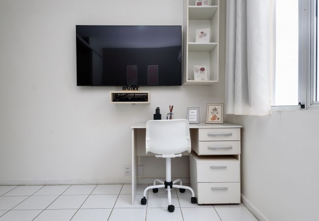 Apartamento em Rio de Janeiro - Studio com Vista Parcial para o Mar de Copacabana Apartamento em Rio de Janeiro - Studio com Vista Parcial para o Mar de Copacabana