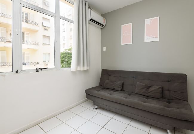 Apartamento em Rio de Janeiro - Studio com Vista Parcial para o Mar de Copacabana Apartamento em Rio de Janeiro - Studio com Vista Parcial para o Mar de Copacabana