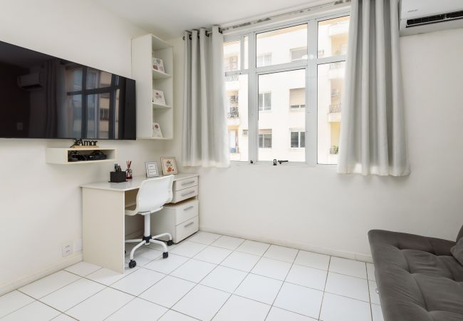 Apartamento em Rio de Janeiro - Studio com Vista Parcial para o Mar de Copacabana Apartamento em Rio de Janeiro - Studio com Vista Parcial para o Mar de Copacabana