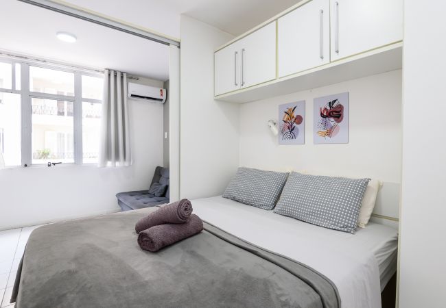 Apartment in Rio de Janeiro - Studio com Vista Parcial para o Mar de Copacabana Apartment in Rio de Janeiro - Studio com Vista Parcial para o Mar de Copacabana