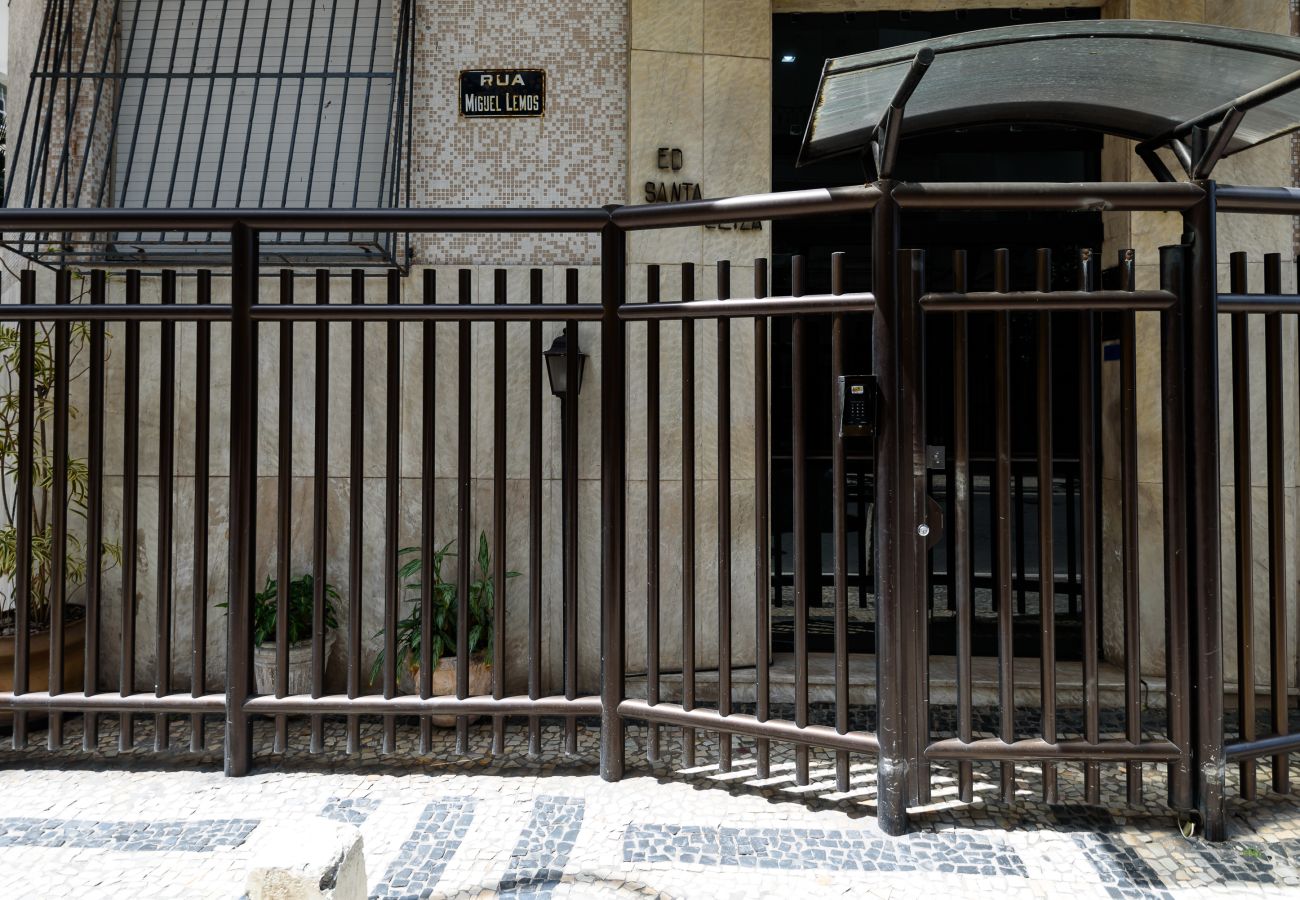 Apartment in Rio de Janeiro - Studio com Vista Parcial para o Mar de Copacabana Apartment in Rio de Janeiro - Studio com Vista Parcial para o Mar de Copacabana