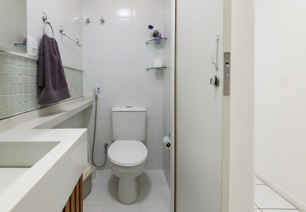 Apartment in Rio de Janeiro - Studio com Vista Parcial para o Mar de Copacabana Apartment in Rio de Janeiro - Studio com Vista Parcial para o Mar de Copacabana