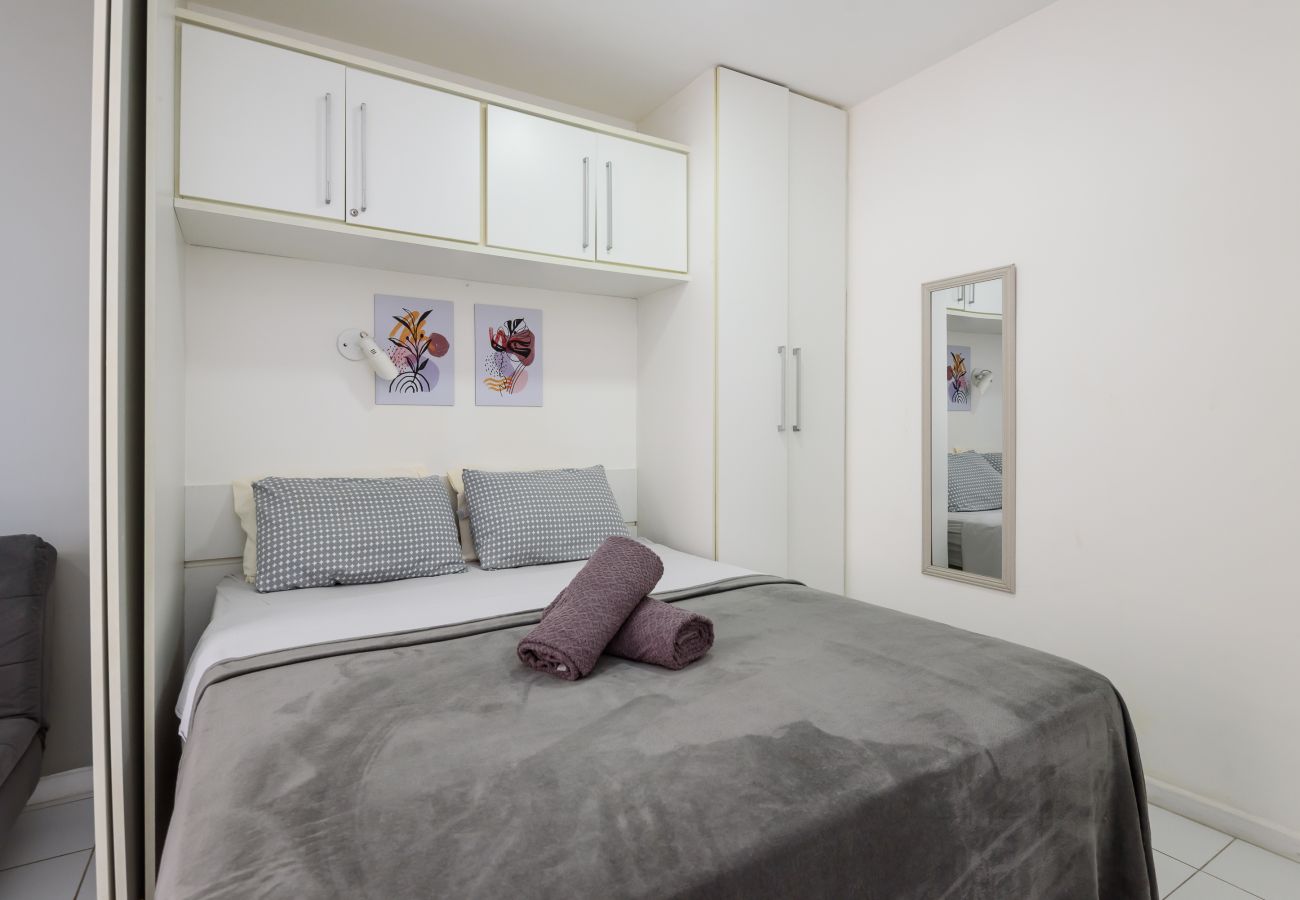 Apartment in Rio de Janeiro - Studio com Vista Parcial para o Mar de Copacabana Apartment in Rio de Janeiro - Studio com Vista Parcial para o Mar de Copacabana