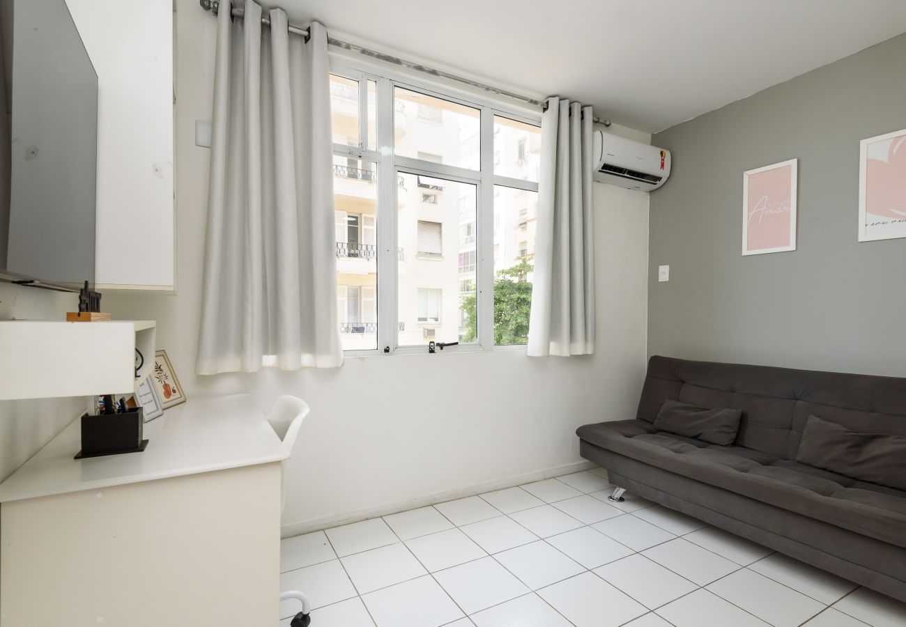 Apartment in Rio de Janeiro - Studio com Vista Parcial para o Mar de Copacabana Apartment in Rio de Janeiro - Studio com Vista Parcial para o Mar de Copacabana