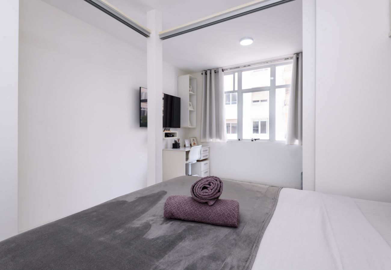 Apartment in Rio de Janeiro - Studio com Vista Parcial para o Mar de Copacabana Apartment in Rio de Janeiro - Studio com Vista Parcial para o Mar de Copacabana