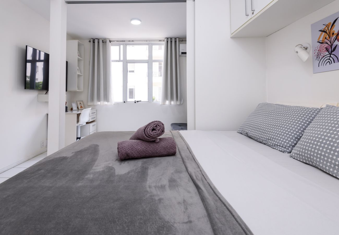 Apartment in Rio de Janeiro - Studio com Vista Parcial para o Mar de Copacabana Apartment in Rio de Janeiro - Studio com Vista Parcial para o Mar de Copacabana